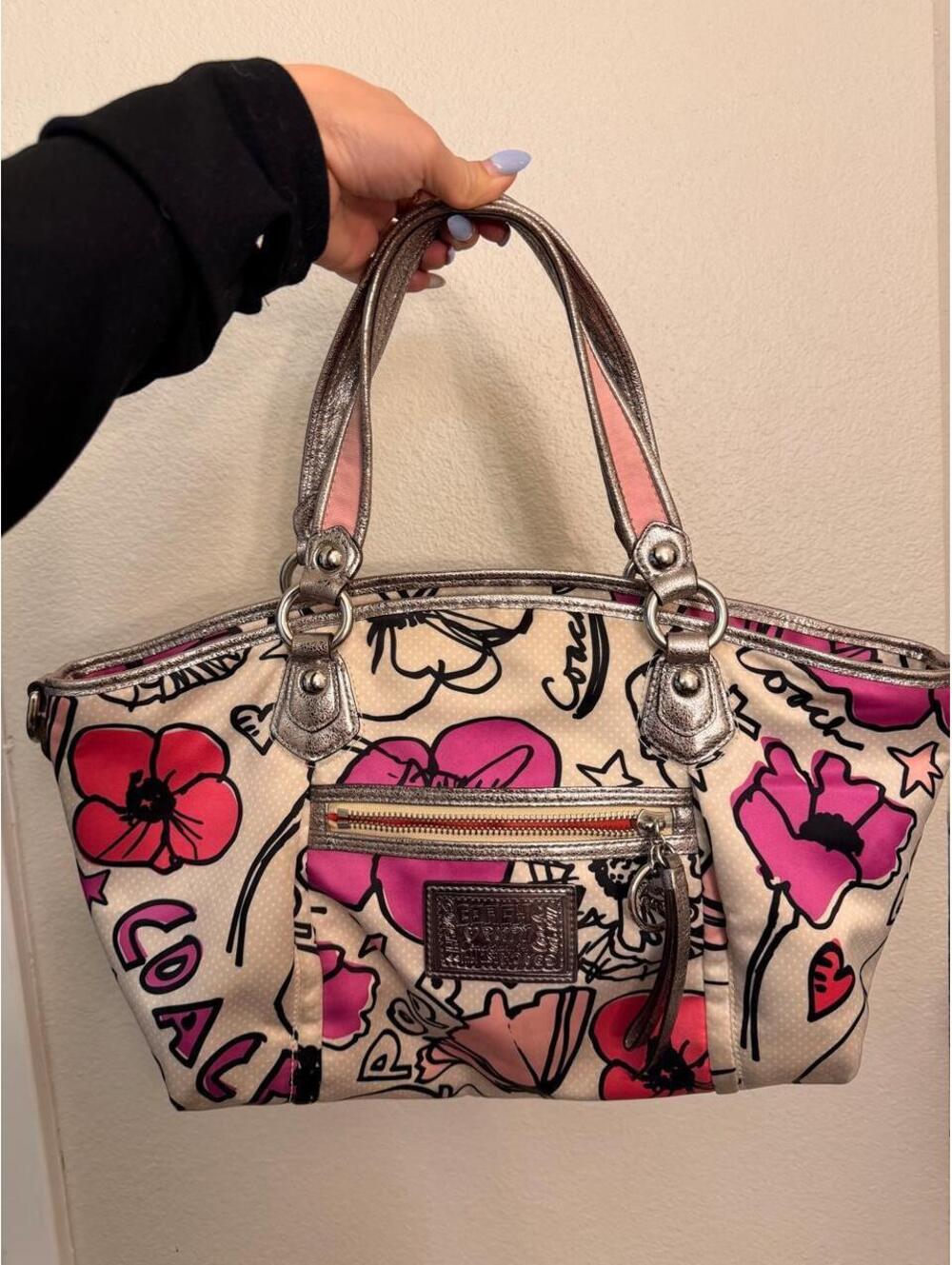 Vintage 2010 Coach Poppy Shoulder Bag